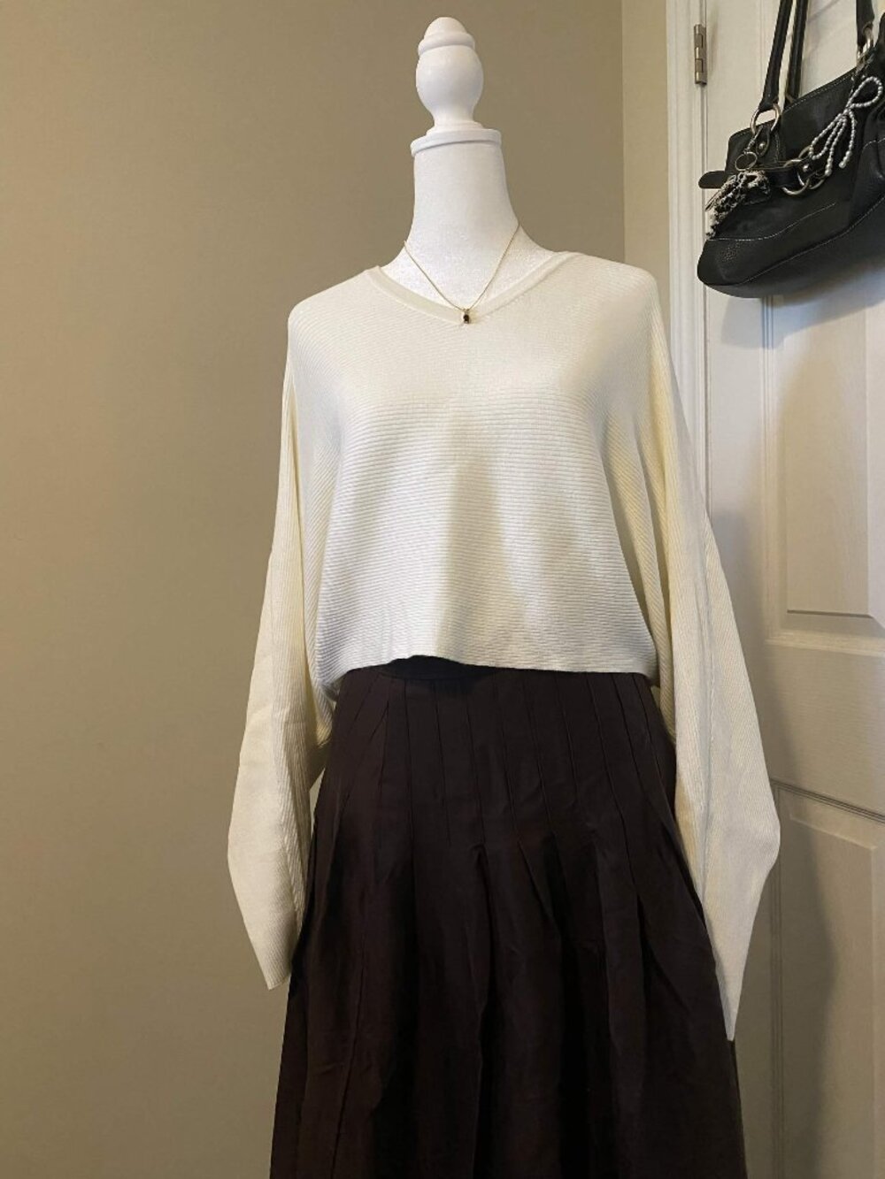 2010s NA-KD Cropped Viscose Batwing White V-neck Sweater
